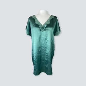 Vintage gold label Victoria’s Secret night shirt